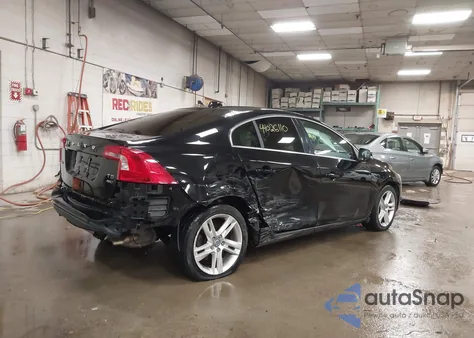 2015 Volvo S60 T5 Premier z USA, uszkodzony, nr VIN YV1612TKXF1344979